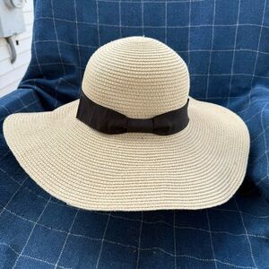 Debra Weitzner Women’s Beige Wide Brim Strapped Floppy Sun Hat Sz XL Beach Pool